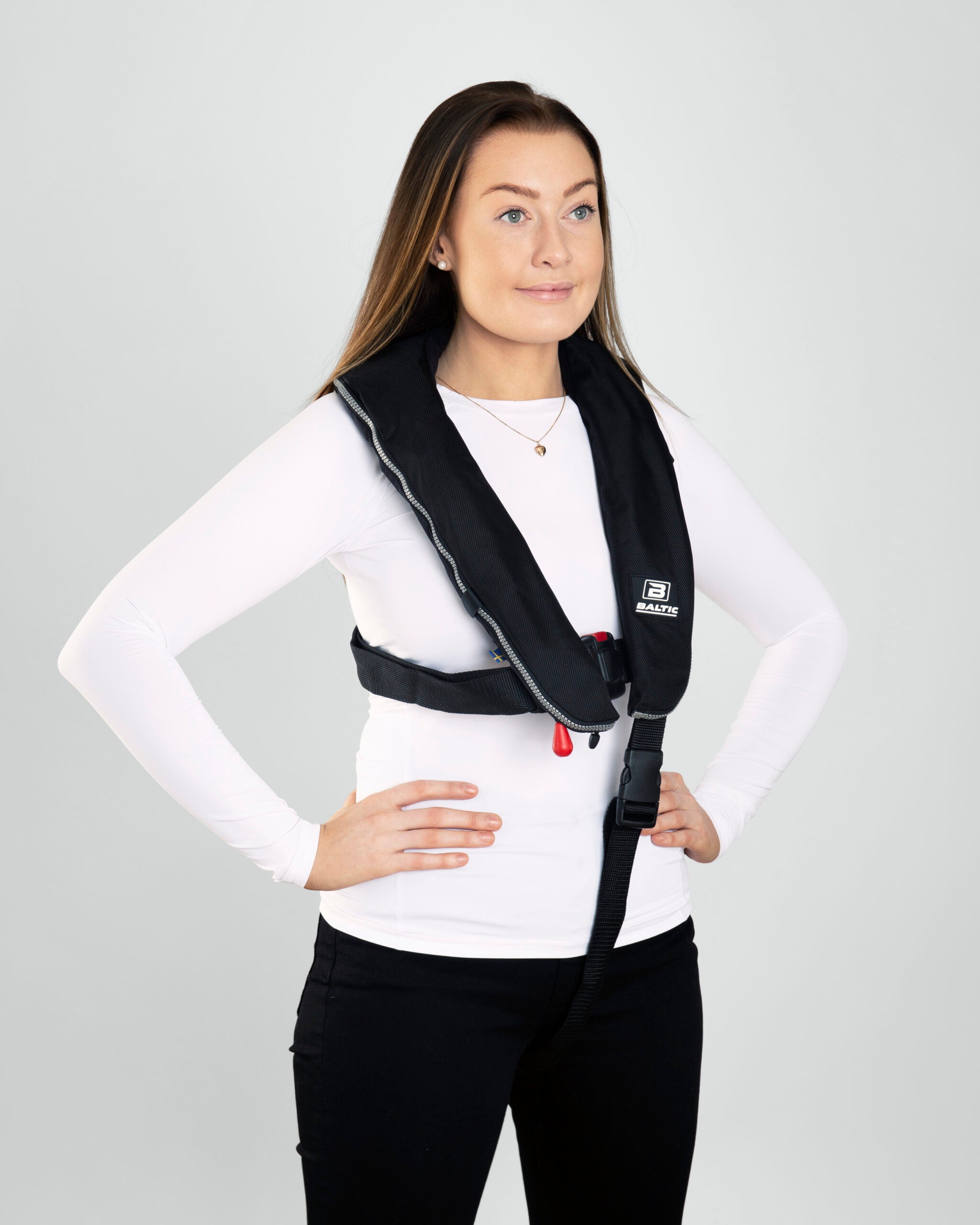 baltic-winner-lifejacket-black-1555-2-scaled