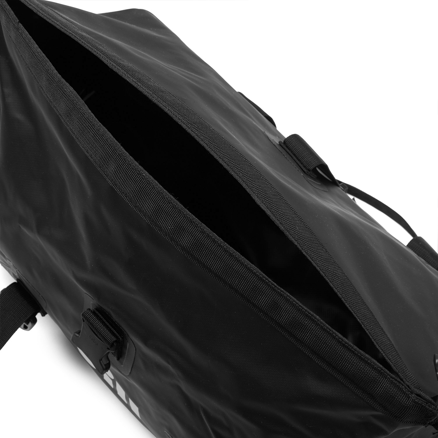 GILL-30L-Voyager-Duffel-Bag-3-Excel_Leisure